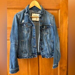 Abercrombie and Fitch Jean Jacket 🧥 Size Medium